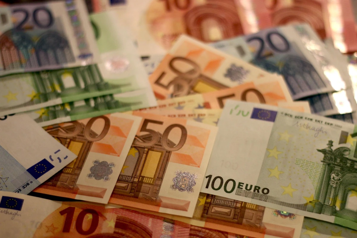 Guerra aperta ai contanti, ma l'italia resiste. Ecco perché il digitale sta perdendo la battaglia nelle tue abitudini quotidianeaaaa