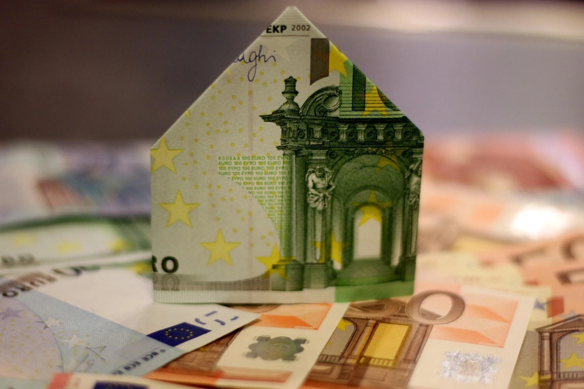 Panico under 35 prestiti inaccessibili. La stretta di bankitalia fa esplodere i costi ecco quanto pagherai in più per ogni 1.000€ richiesti (2)