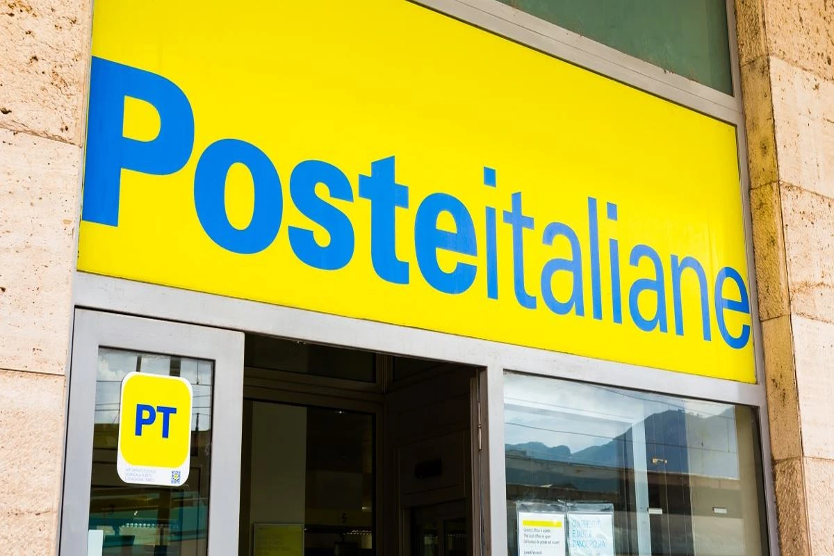 Seleziona Poste italiane chiude i bancomat di sera. Il coprifuoco notturno che fa discutere Ecco le nuove regole per la tua sicurezza (e i disagi in arrivo) (2)