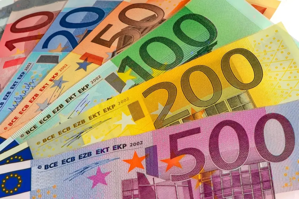 Soldi extra subito chi ottiene i 1.000€ dalla tredicesima detassata ecco la lista segreta dei lavoratori più fortunati (e come calcolare il tuo aumento) (1)