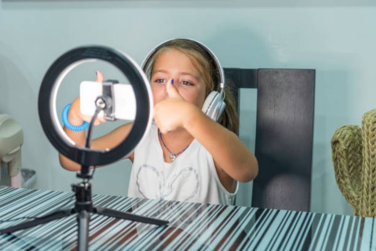 Stretta contro i baby influencer